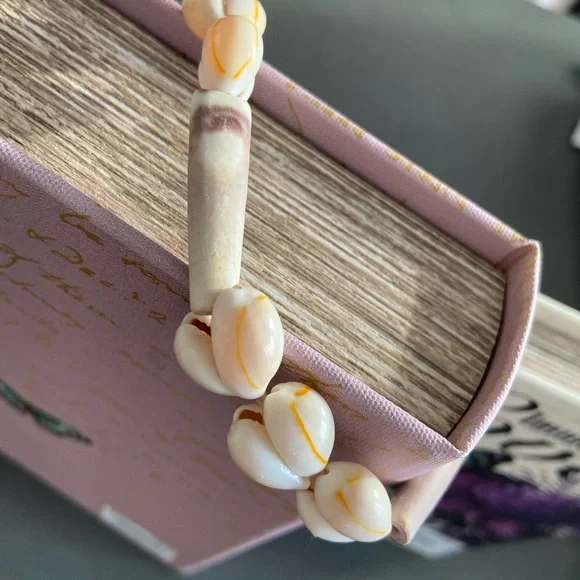 Seashell Necklace 🐚🐚 - Picture 4 of 8